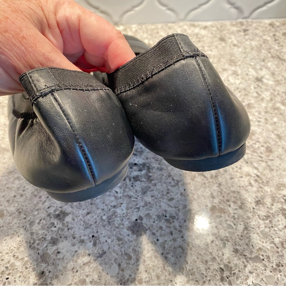 STUART WEITZMAN GIVEABLE BLACK LEATHER FLATS 8M - Picture 5 of 11